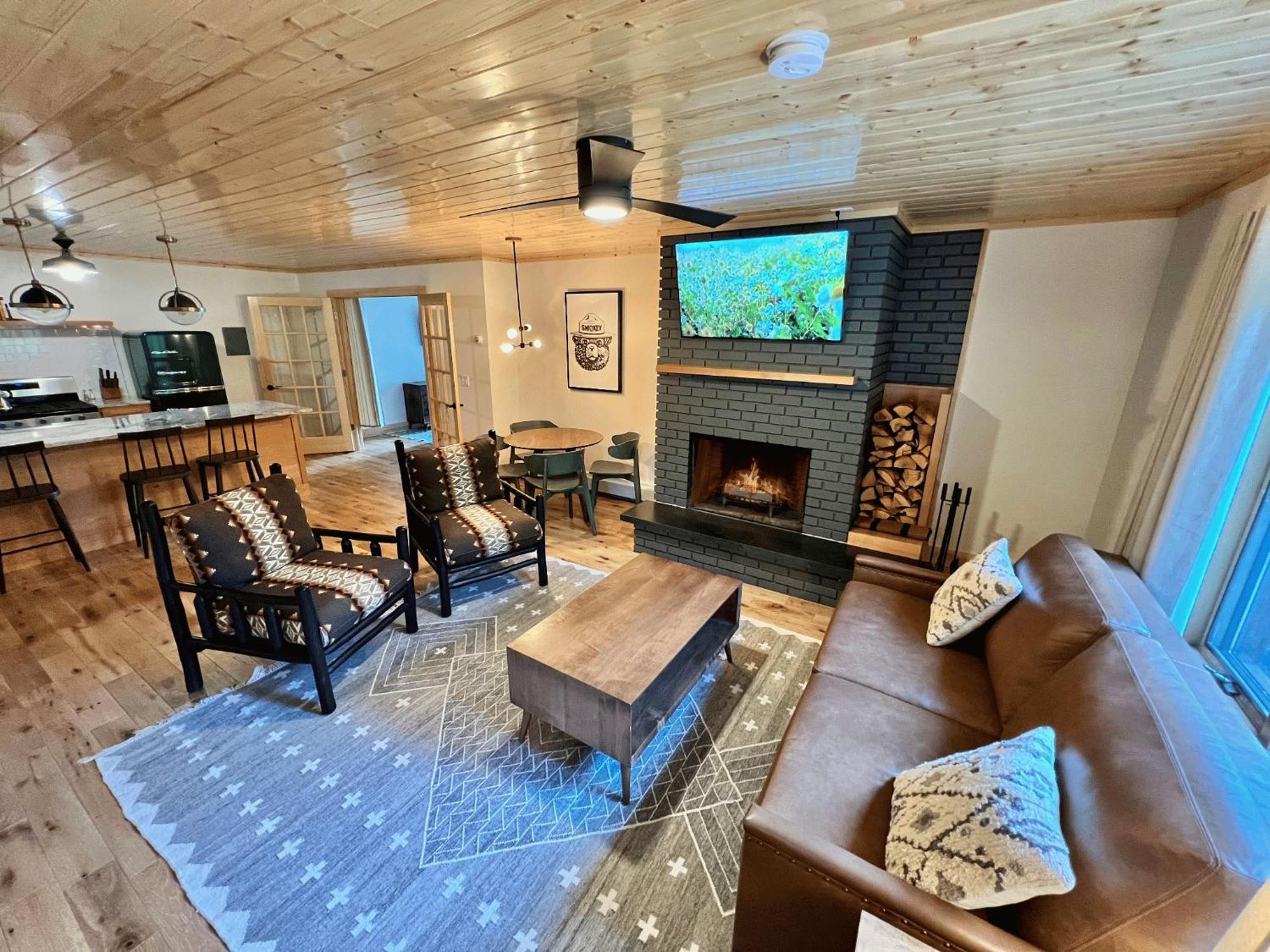 Thomsonite Inn On Lake Superior 그랜드 마레 객실 사진