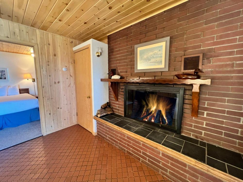 Thomsonite Inn On Lake Superior 그랜드 마레 외부 사진